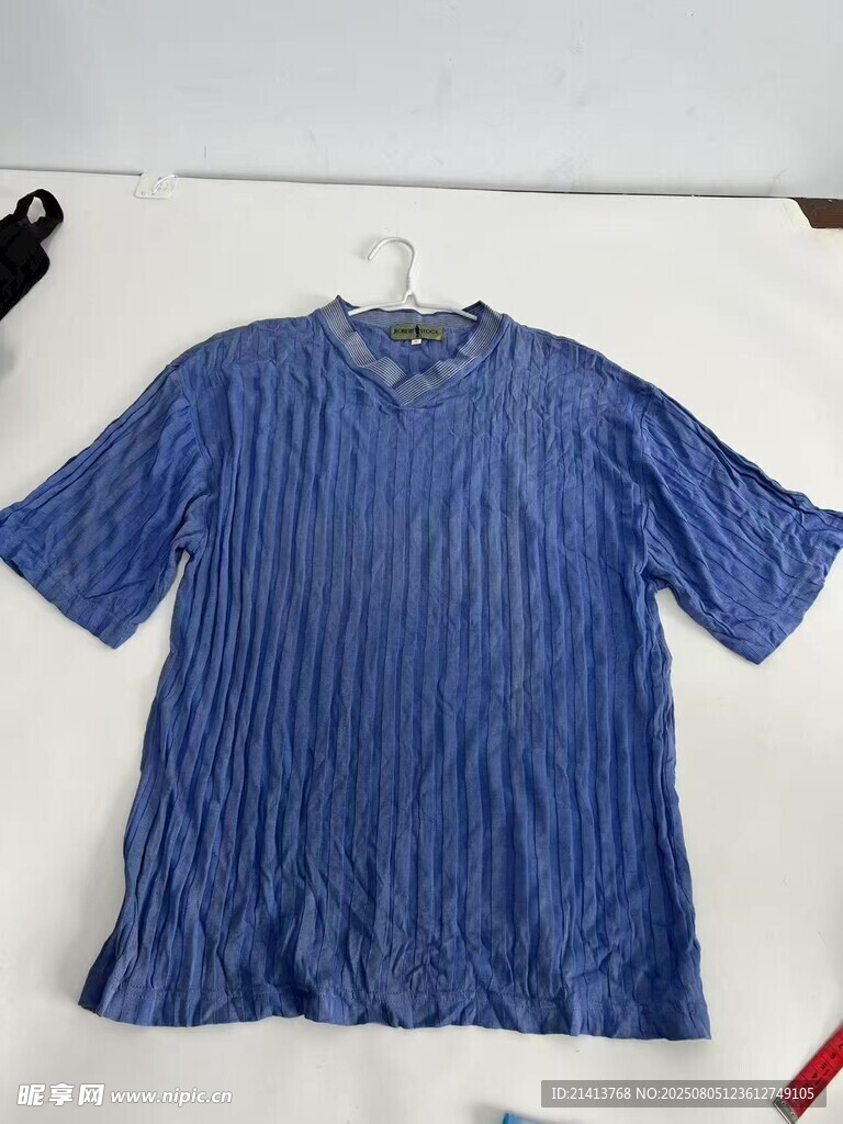 藍(lán)色褶皺短袖T恤展示