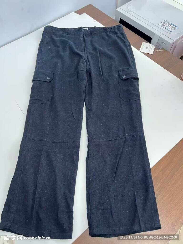 深藍(lán)色喇叭牛仔褲展示