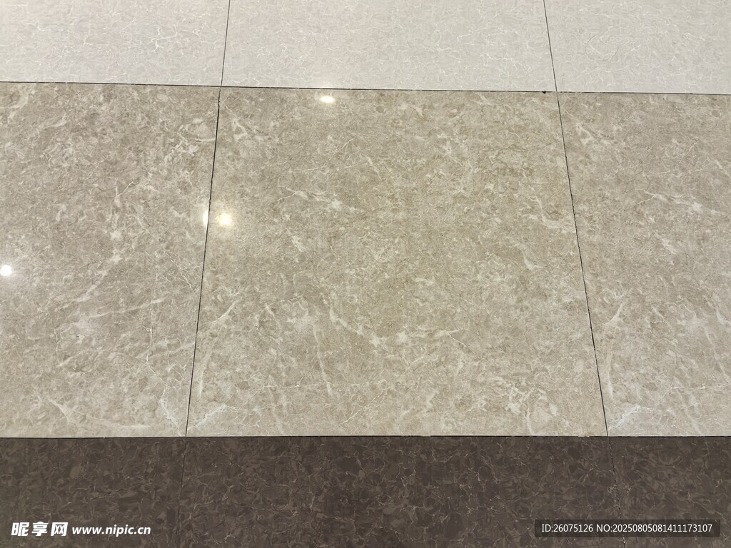 淺米色大理石瓷磚地面
