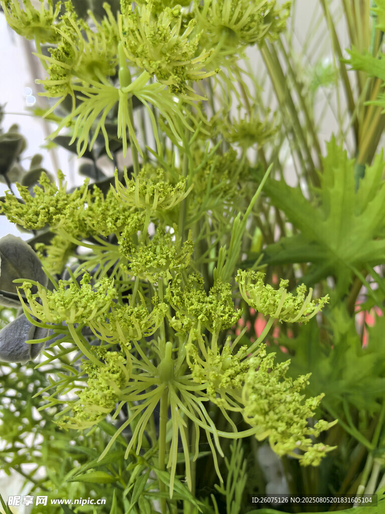 翠綠繁茂的仿真植物景觀