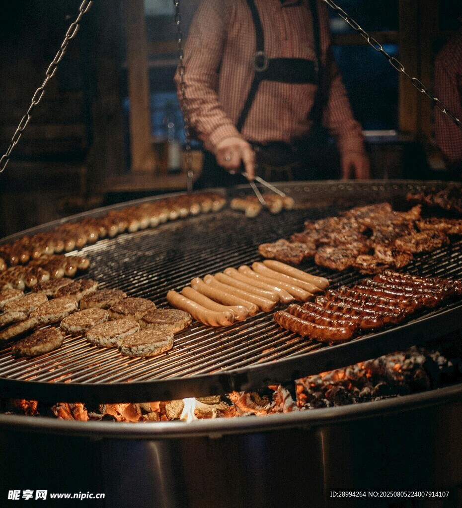 夜市燒烤攤的誘人美食