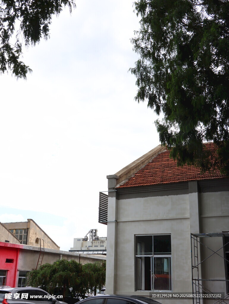 街邊建筑一角
