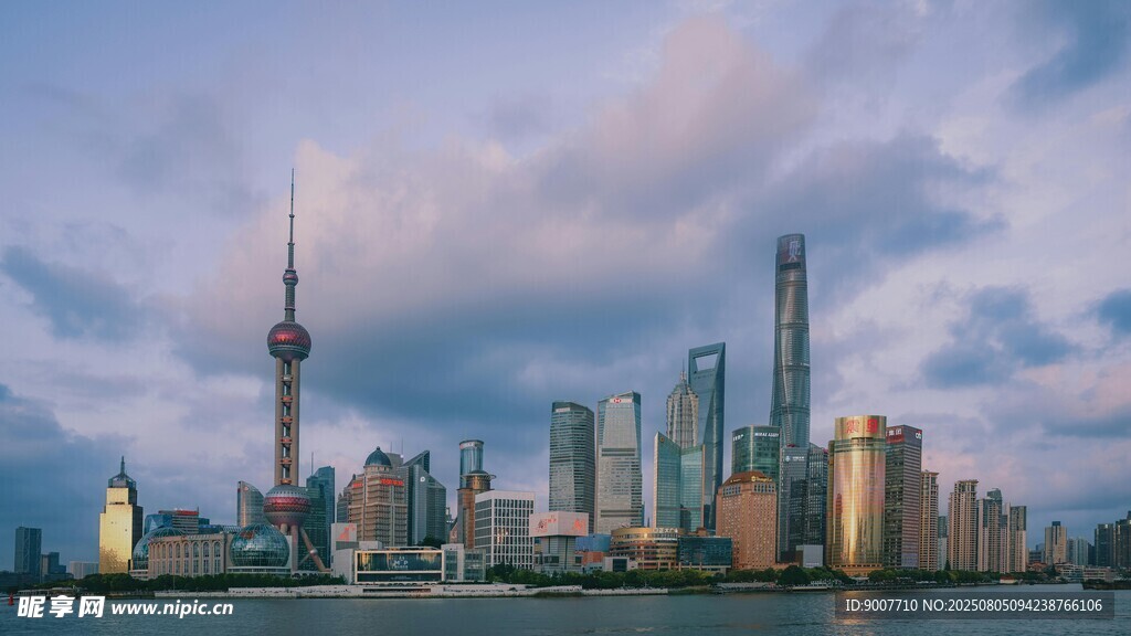 上海外灘繁華天際線