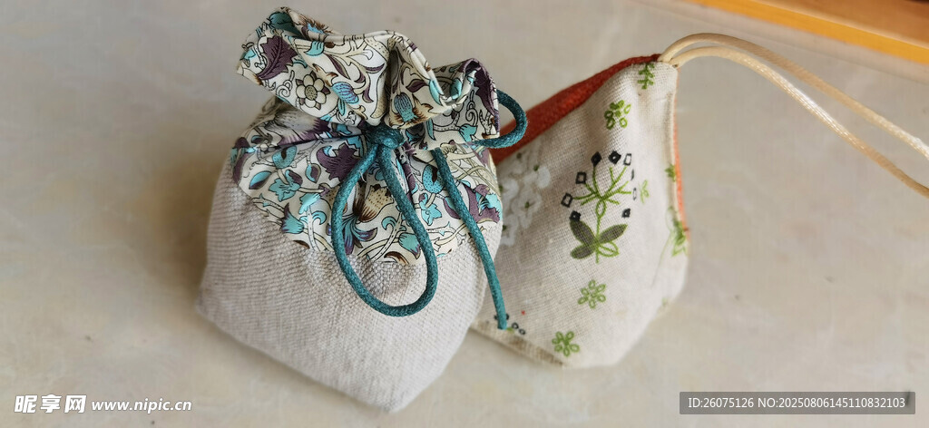 手工刺繡小香包