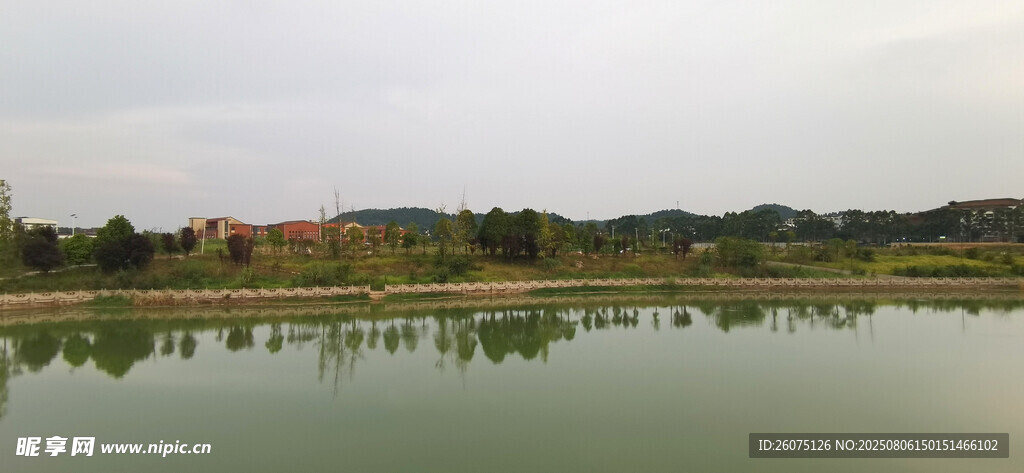 寧?kù)o湖畔風(fēng)景