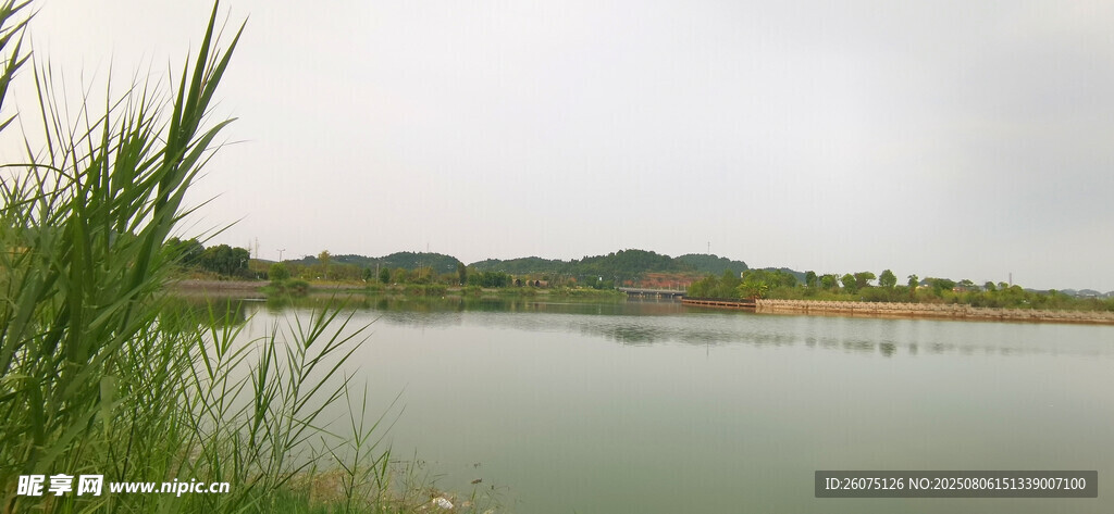 湖畔風(fēng)光