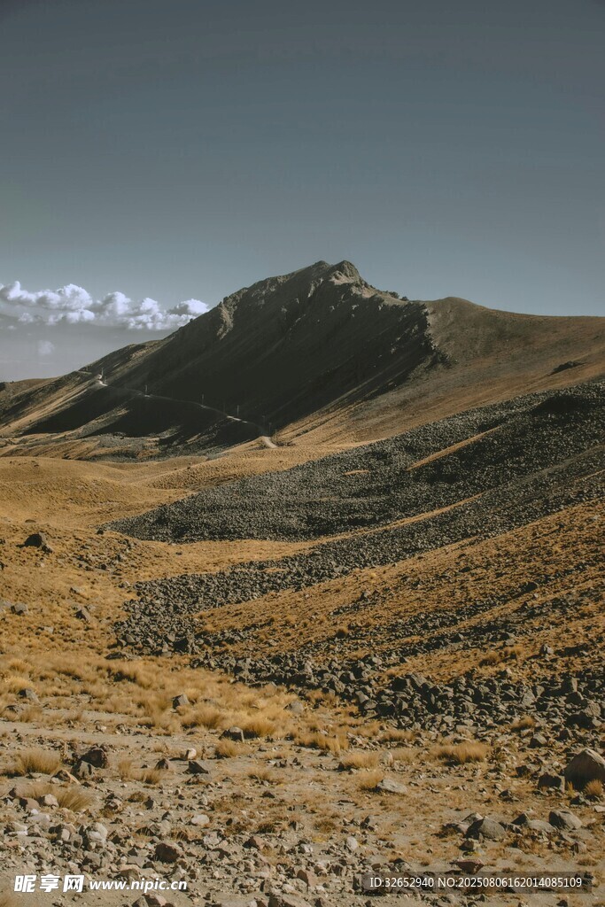 荒涼山地景觀