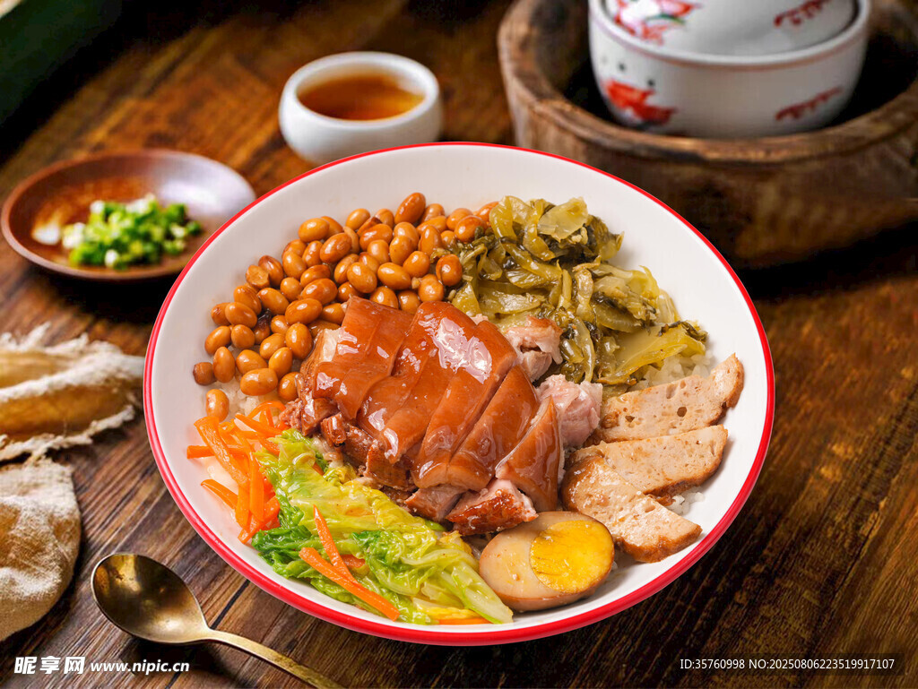 美味鹵肉飯?zhí)撞驼T人呈現(xiàn)