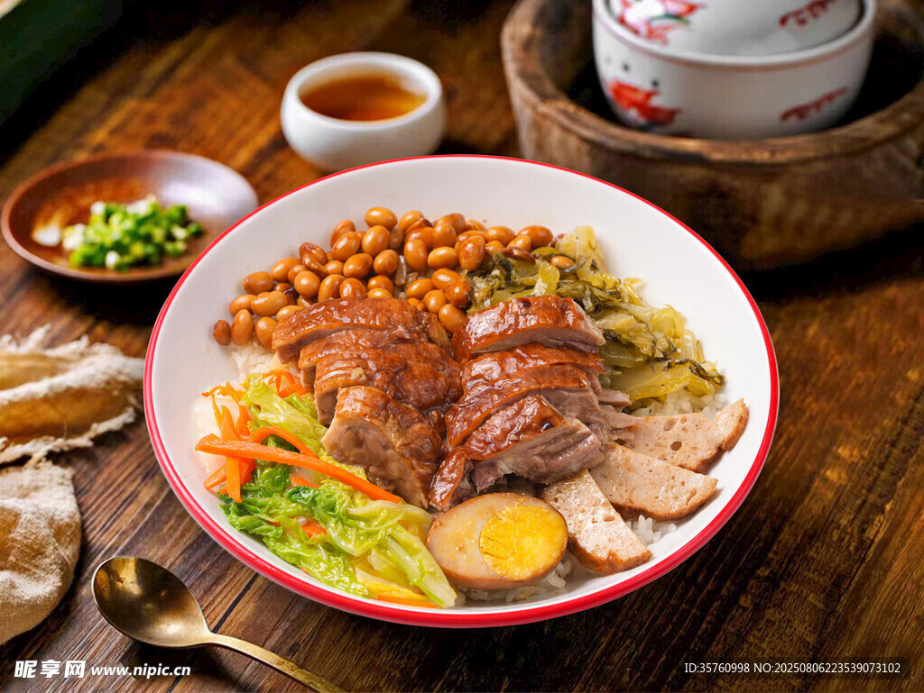 美味日式蓋飯食材豐富