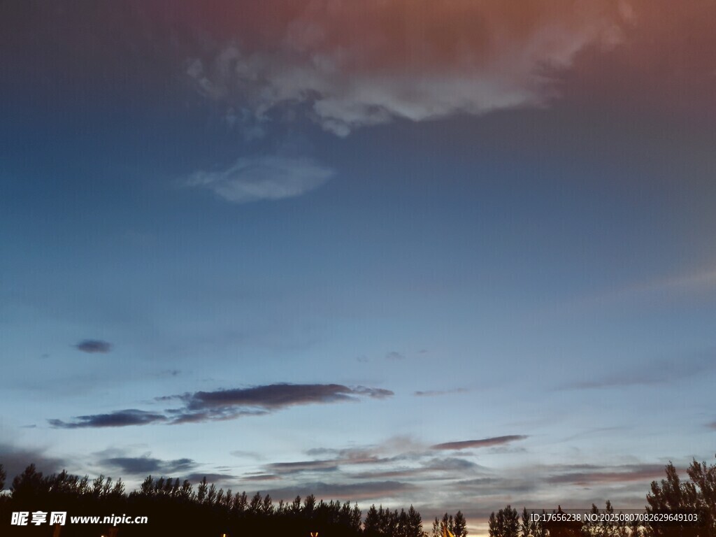 黃昏時(shí)分的天際美景