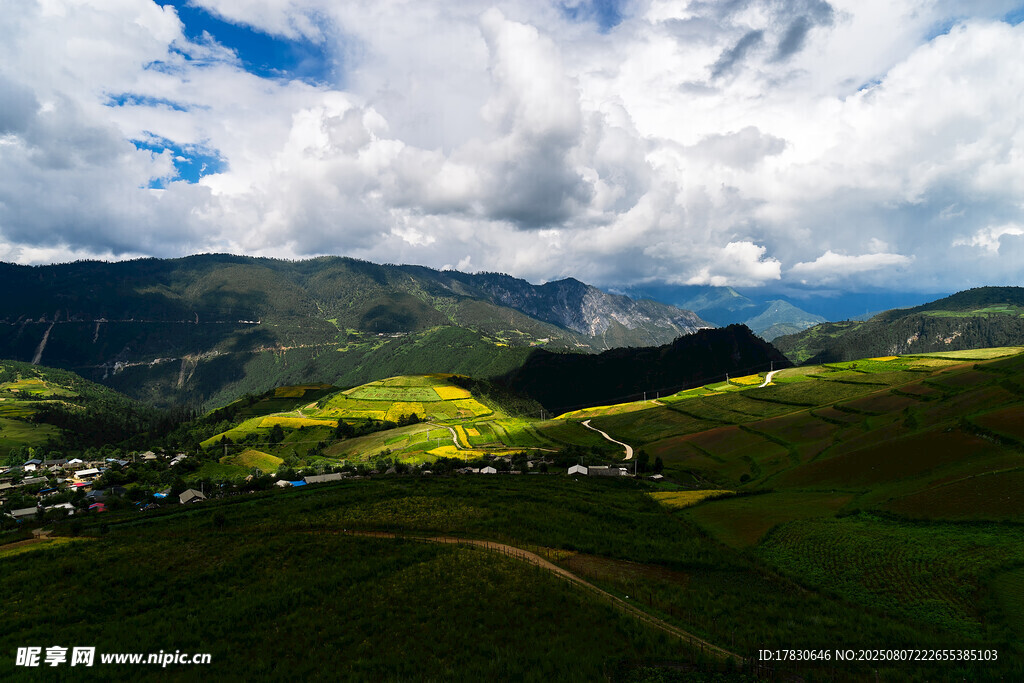 云南香格里拉美麗的風(fēng)景