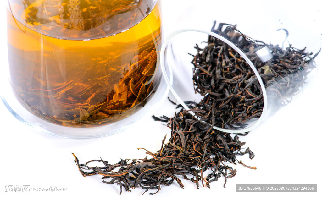 玻璃茶具中的散裝茶葉
