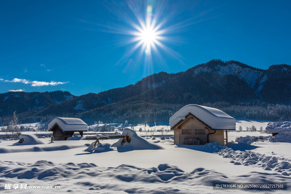 冬日雪中小屋與壯麗山景