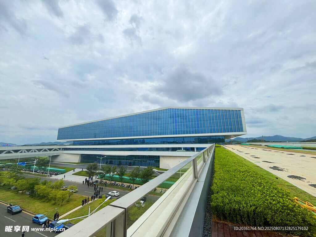 現(xiàn)代機(jī)場(chǎng)建筑外觀景觀
