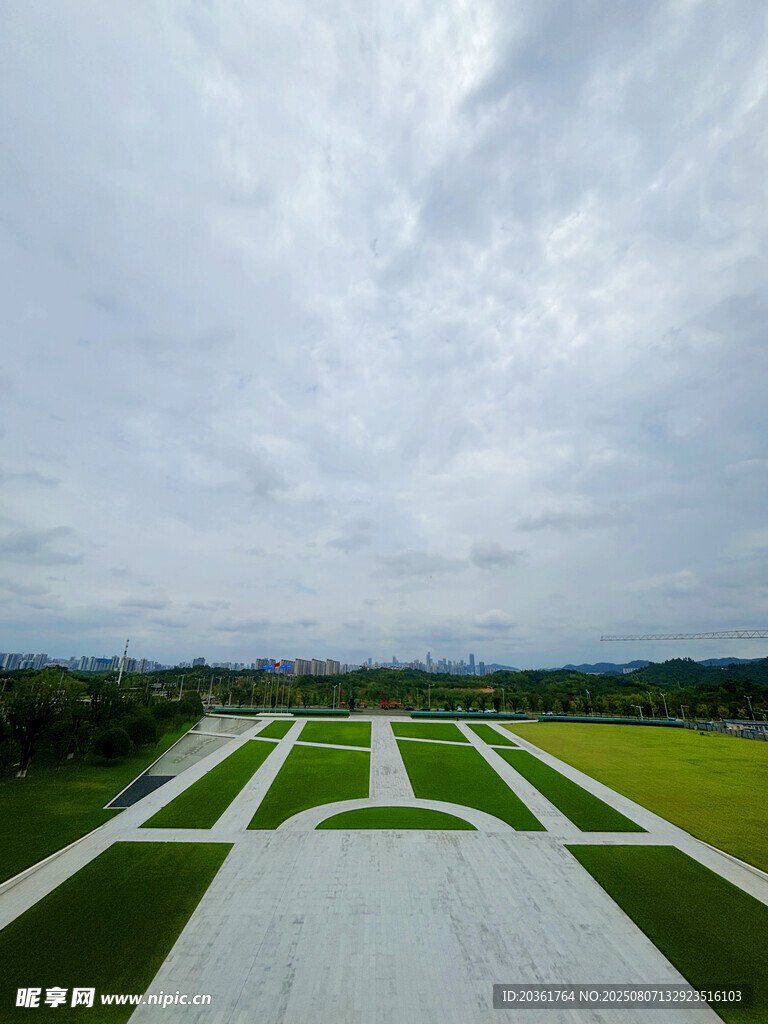 開闊田園風光的靜謐步道