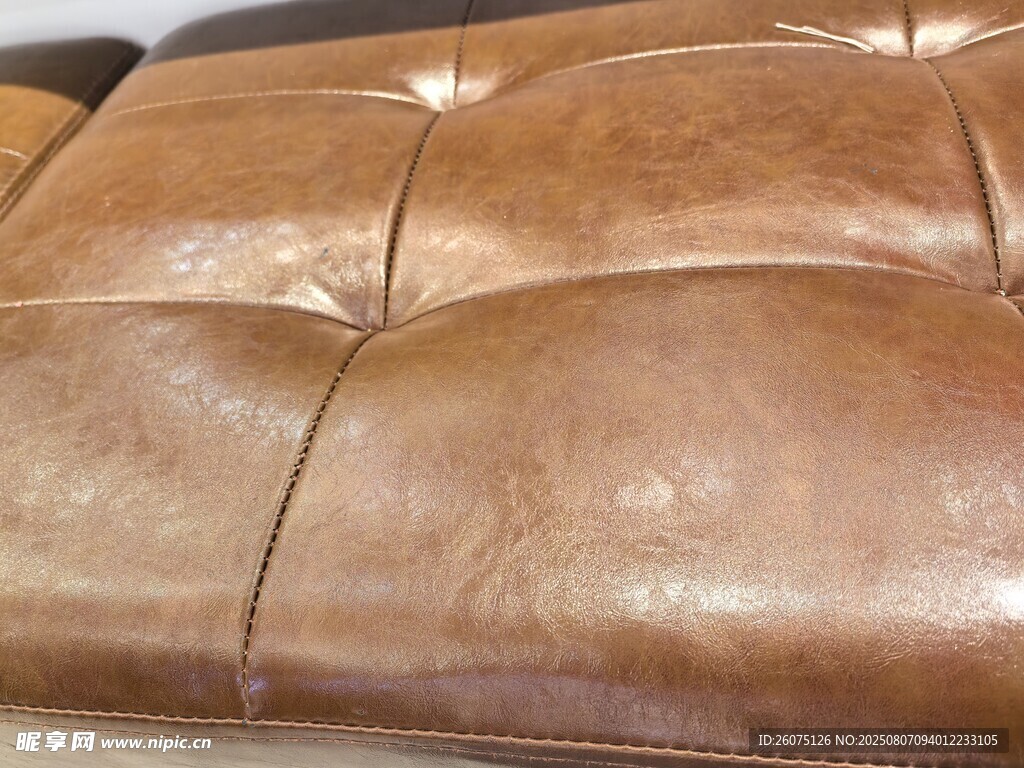 復(fù)古棕色皮革沙發(fā)細(xì)節(jié)