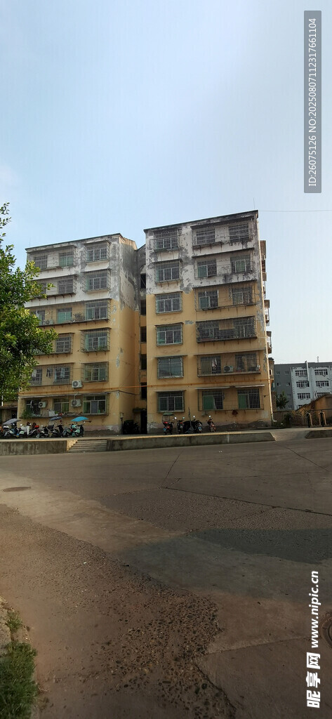 老舊多層住宅樓外觀