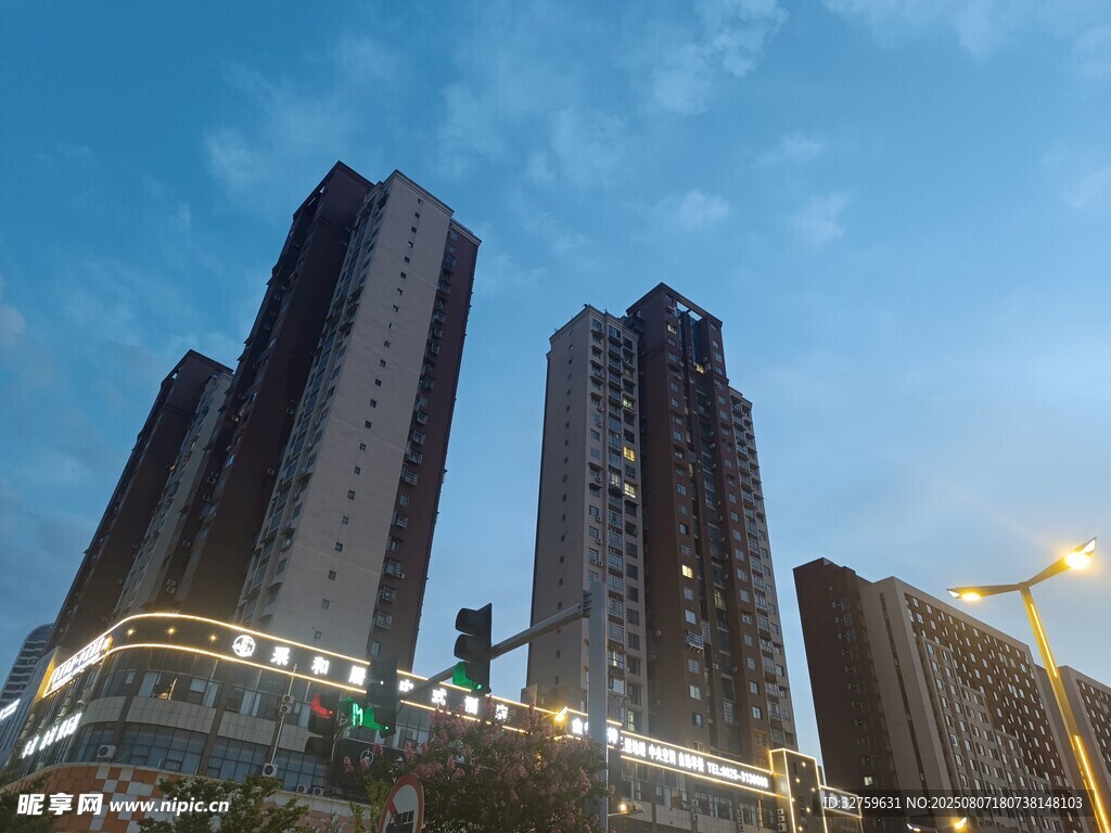 城市高樓夜景