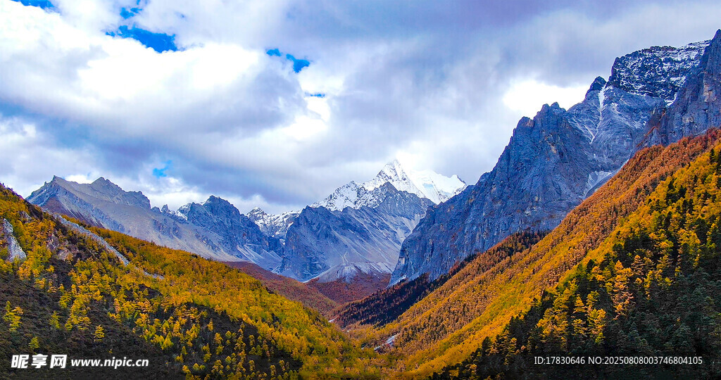 秋日壯美山巒風(fēng)景