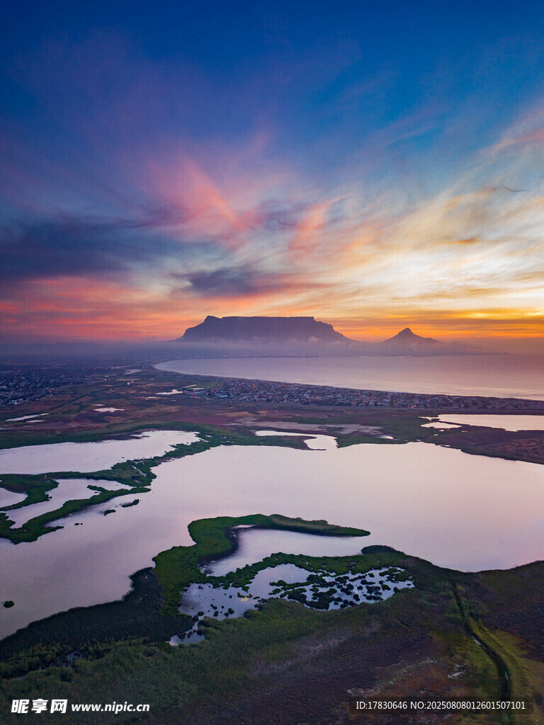 壯麗湖景與絢爛天空