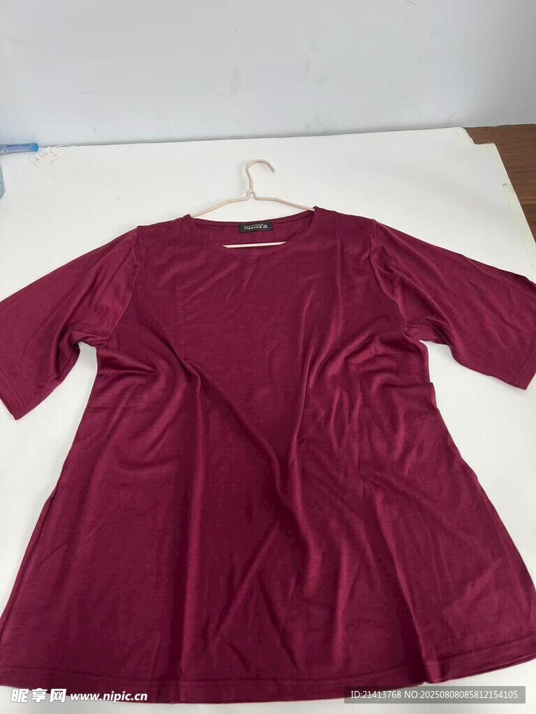 酒紅色中袖上衣展示