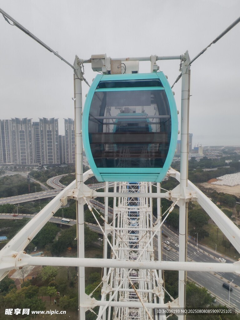 高空纜車(chē)俯瞰城市景觀