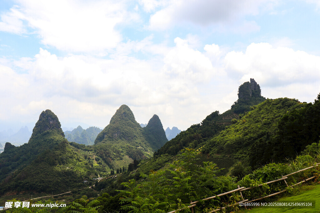 秀麗山巒風(fēng)光