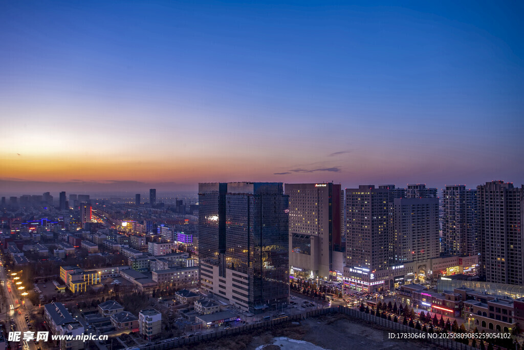 城市黃昏夜景俯瞰