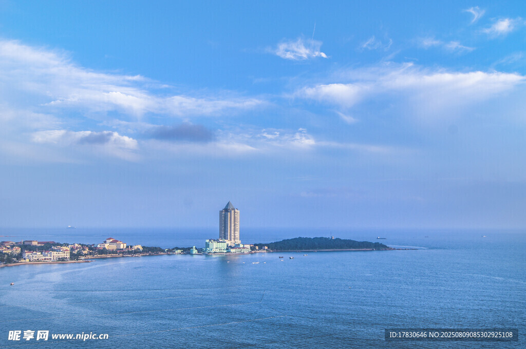 海濱城市燈塔風(fēng)光