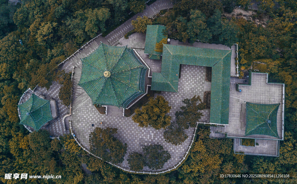 空中俯瞰中式古建筑群