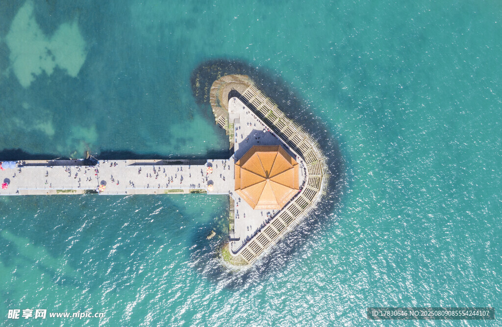 海上獨(dú)特造型碼頭景觀