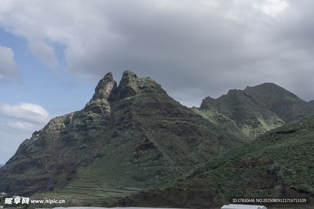 阿納嘎山峰