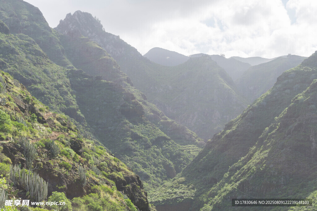 阿納嘎山峰