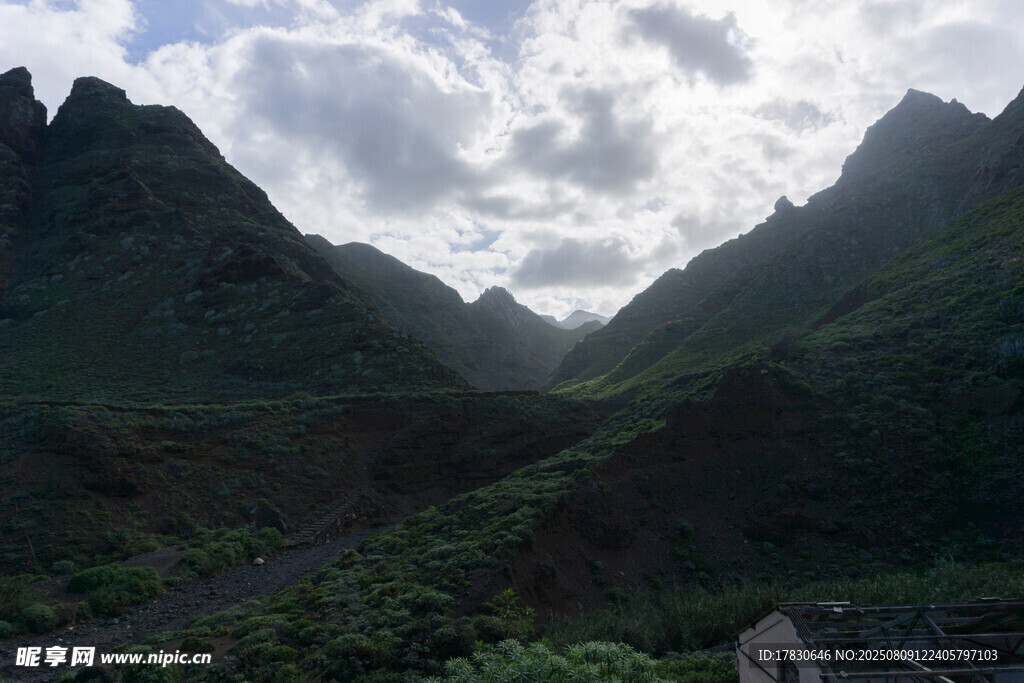 阿納嘎山峰