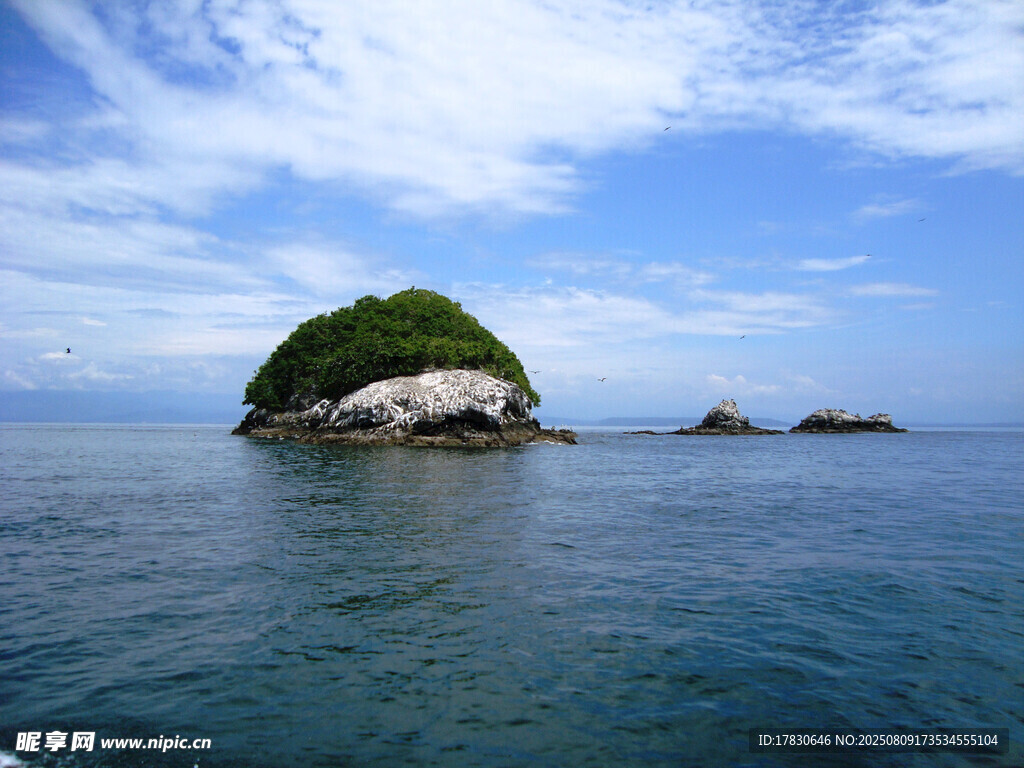 海上孤島美景