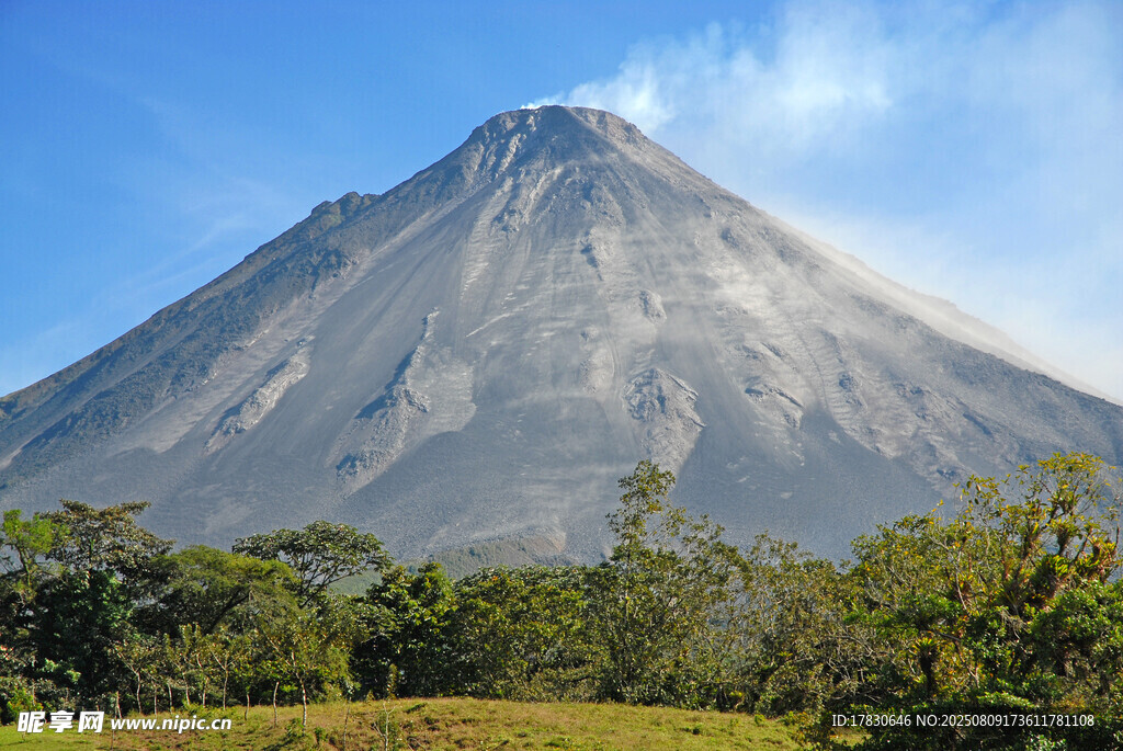 壯麗的阿雷納爾火山景觀