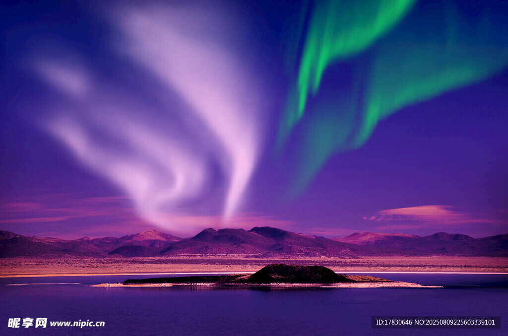 夢(mèng)幻極光下的美麗湖景
