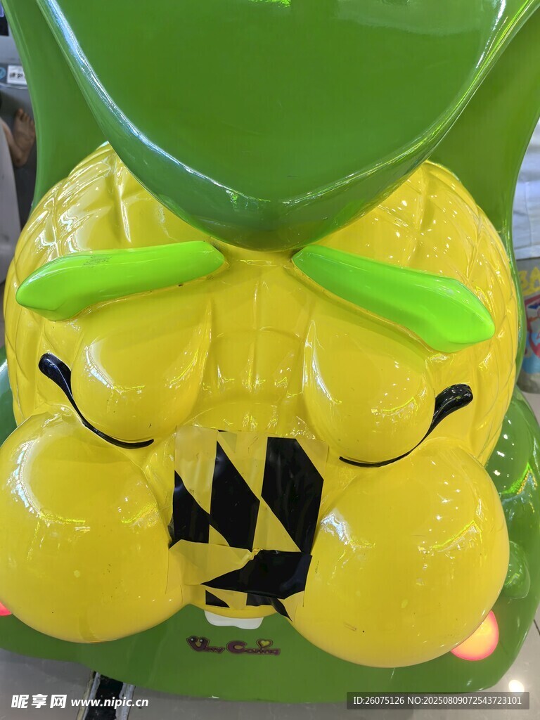 可愛黃色卡通怪物造型