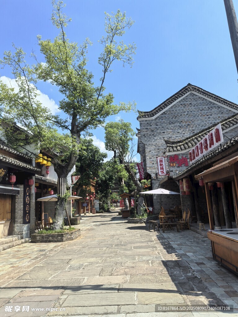 古色古香的傳統(tǒng)街道景象