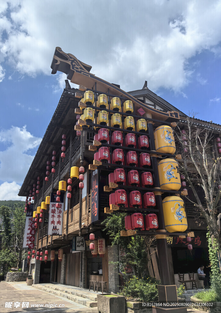 傳統(tǒng)古建掛飾裝點(diǎn)的獨(dú)特風(fēng)貌