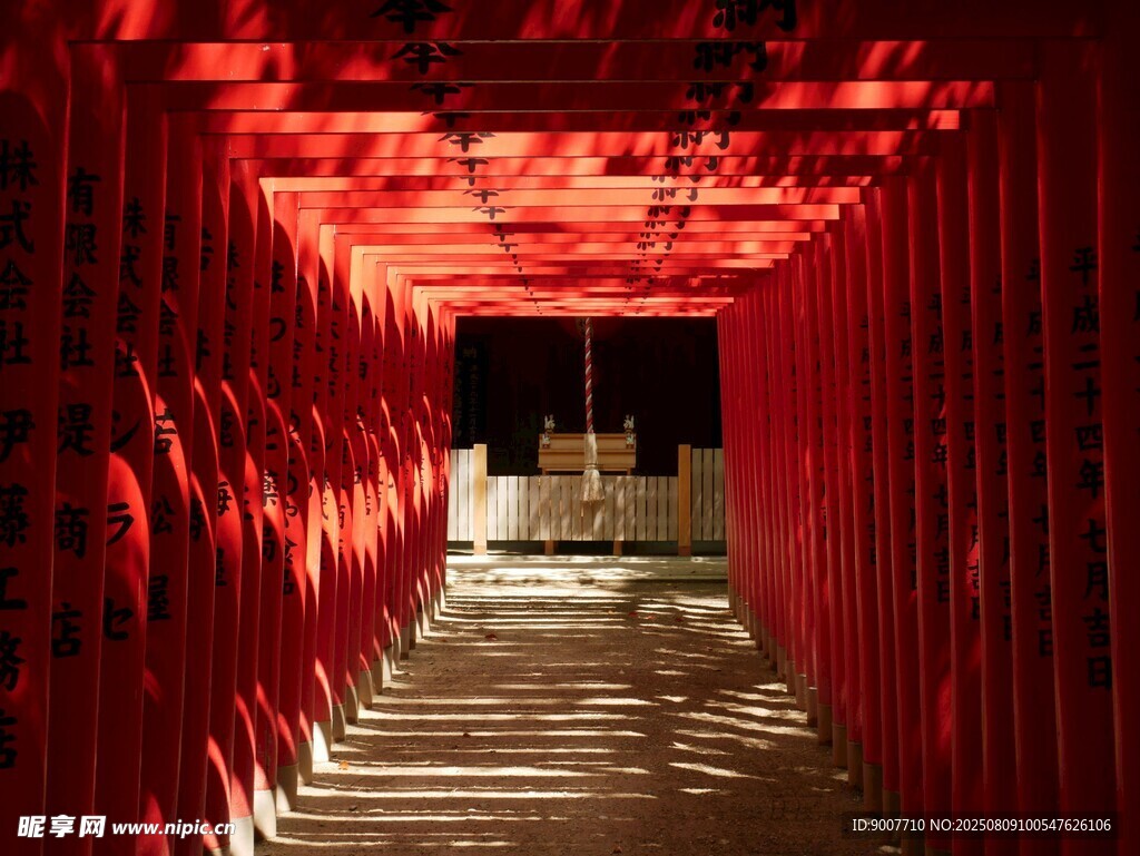 紅色夢幻長廊空間藝術(shù)