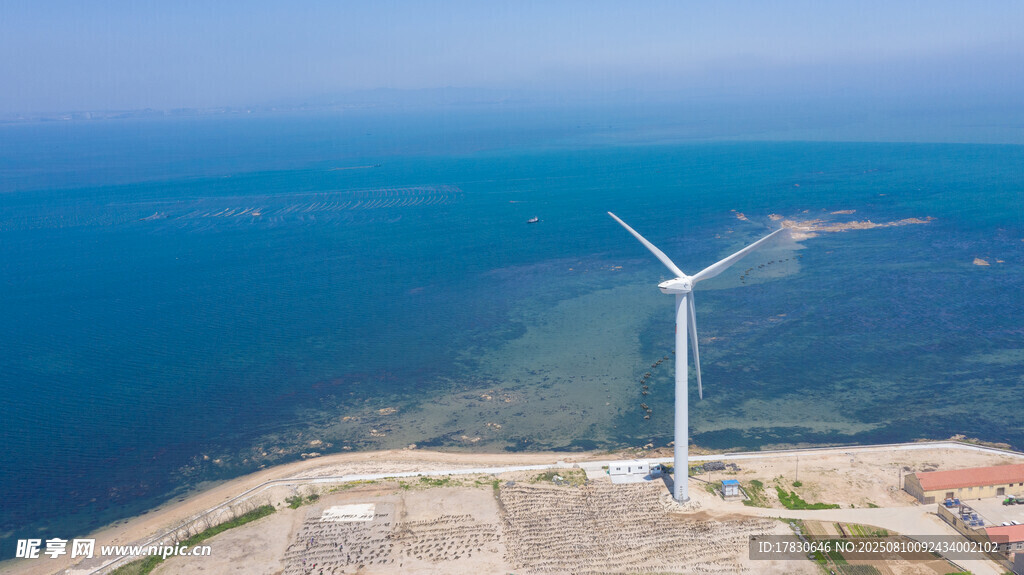 海邊風(fēng)力發(fā)電機(jī)俯瞰圖