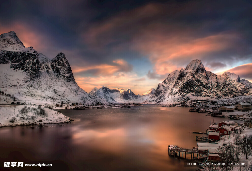 雪山湖畔夢(mèng)幻日出美景