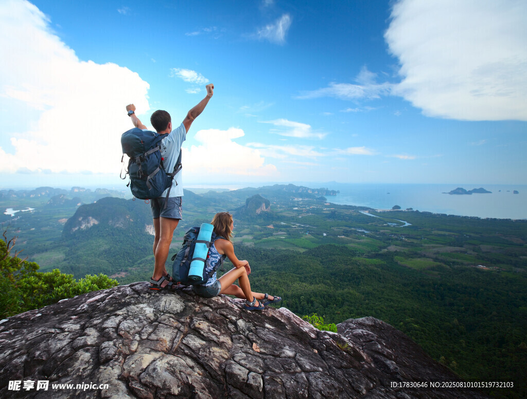 山頂上的徒步旅行者