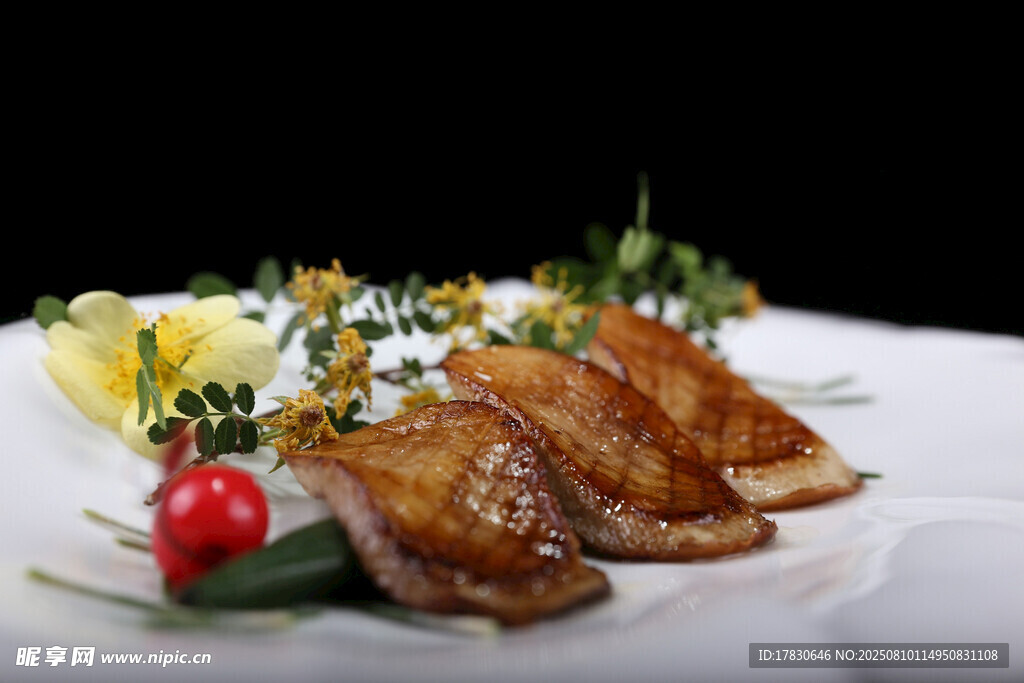 美味香煎雞肉擺盤(pán)料理