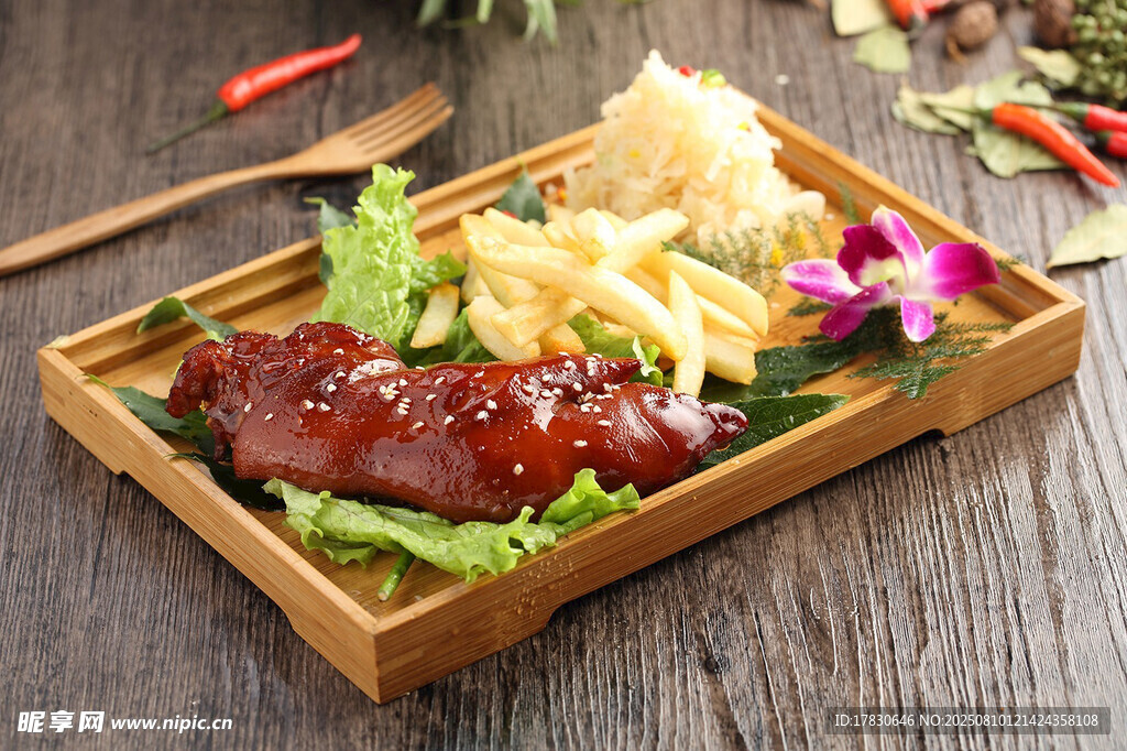 精致竹盤裝特色美味佳肴