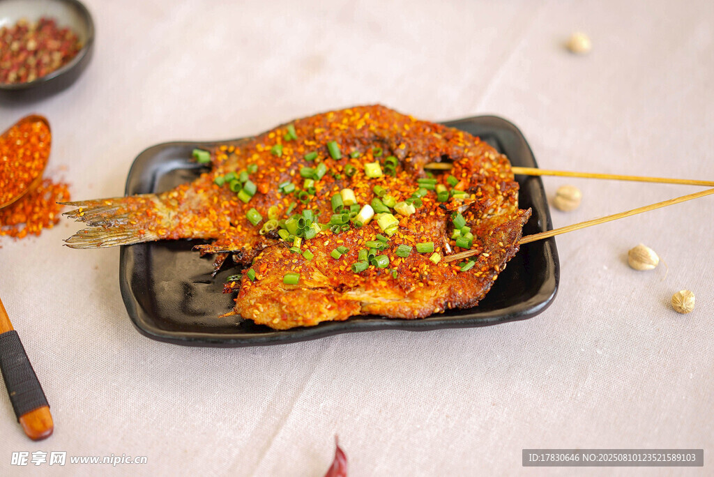 美味烤串烤魚誘人呈現(xiàn)
