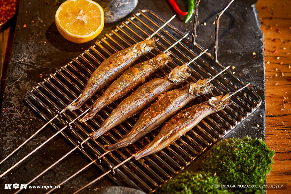烤架上的美味多春魚(yú)