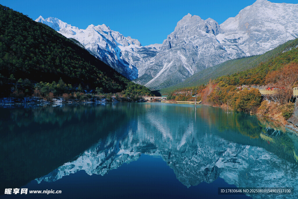 白天玉龍雪山藍(lán)月谷自然風(fēng)景