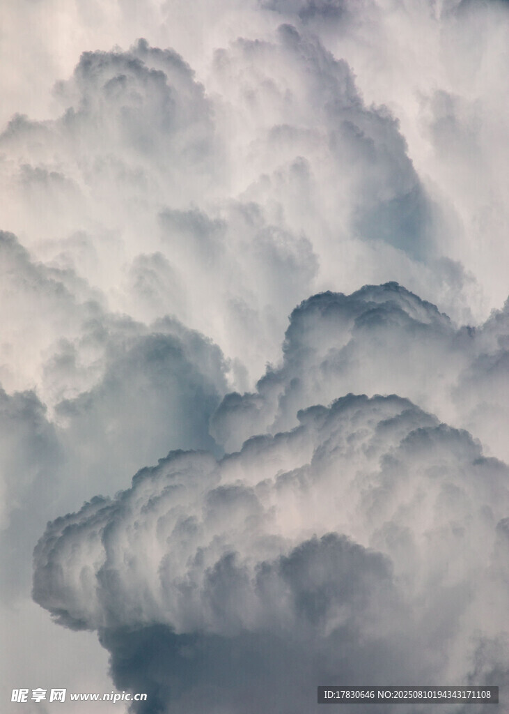 天空中厚重的云層景觀
